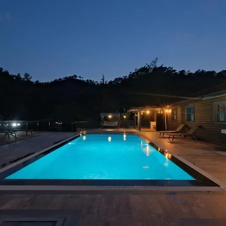 Luxurious And Serene Surrounded By Stunning Mountain View Ξενοδοχείο