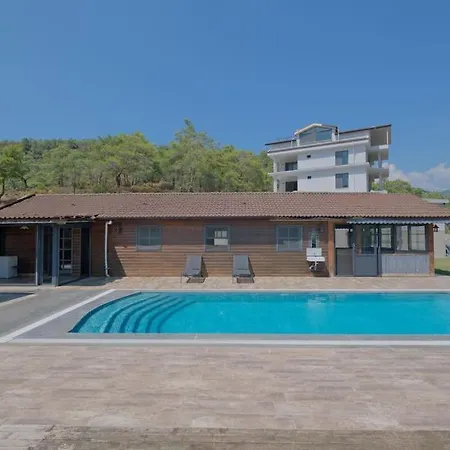 Luxurious And Serene Surrounded By Stunning Mountain View 4*