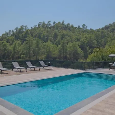 Luxurious And Serene Surrounded By Stunning Mountain View Ξενοδοχείο