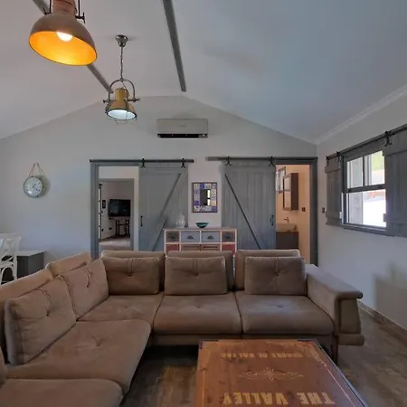 Ξενοδοχείο Luxurious And Serene Surrounded By Stunning Mountain View 4*