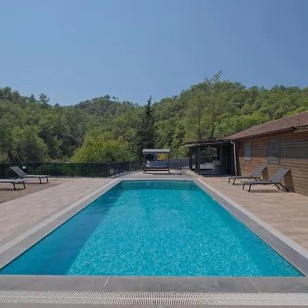 Ξενοδοχείο Luxurious And Serene Surrounded By Stunning Mountain View